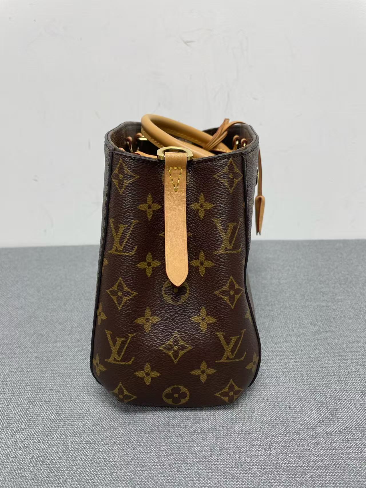 Louis Vuitton - Montaigne BB - Monogram coated canvas with Vachetta leather trim - Monogram Brown - (Mini)