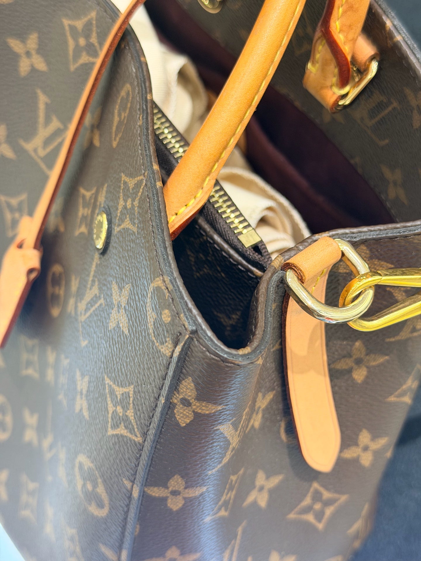 Louis Vuitton - Montaigne - Cloth - Brown - (medium)