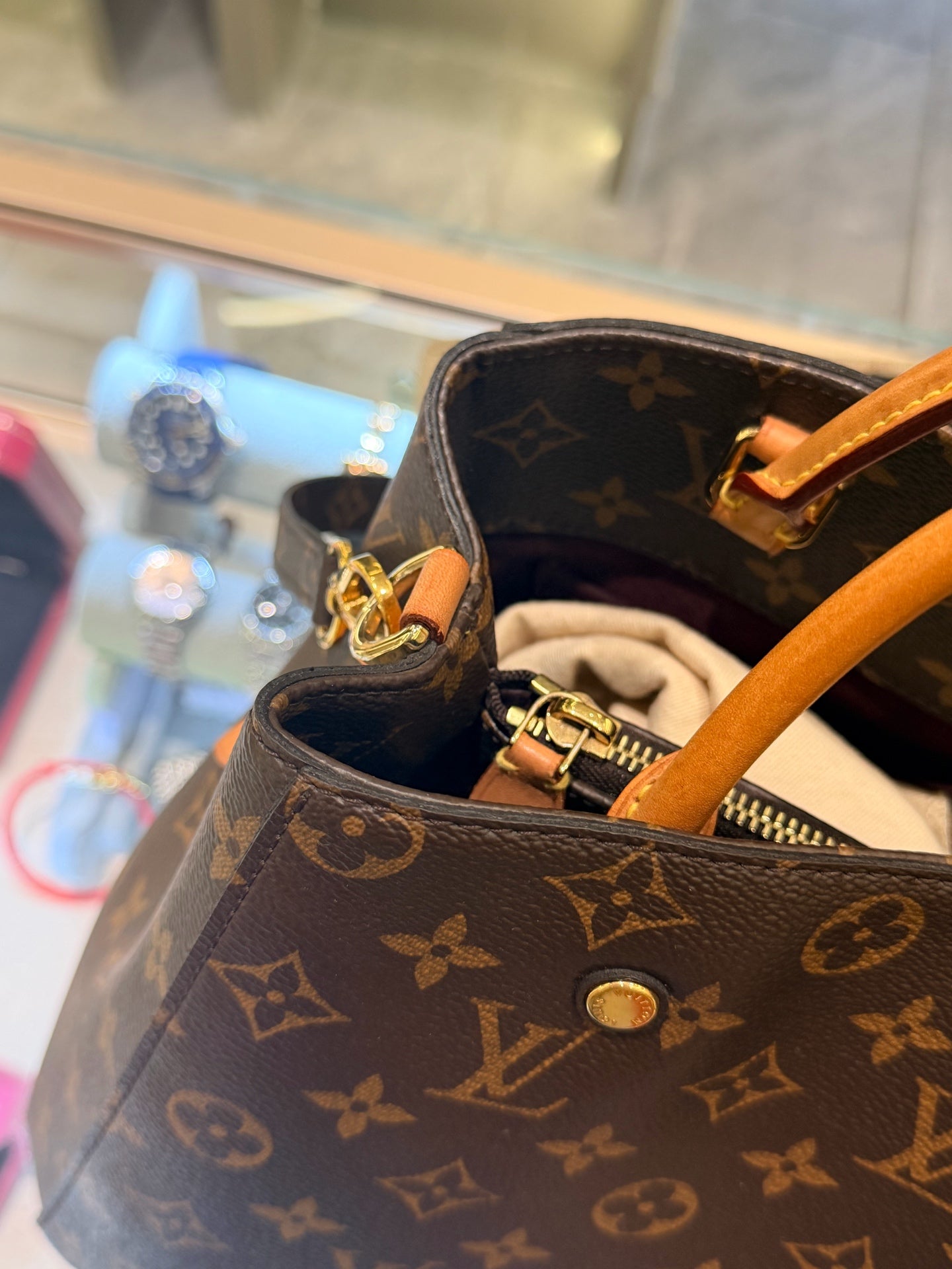 Louis Vuitton - Montaigne - Cloth - Brown - (medium)
