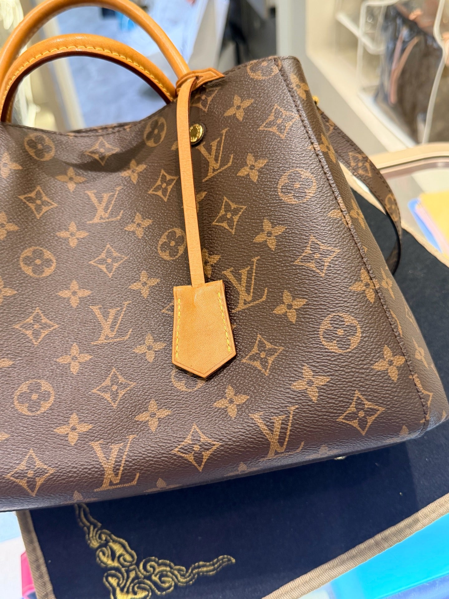 Louis Vuitton - Montaigne - Cloth - Brown - (medium)