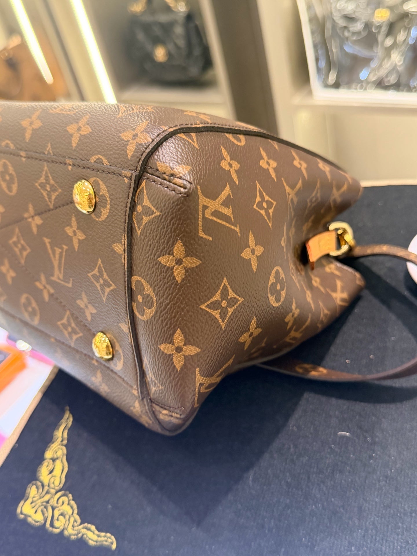Louis Vuitton - Montaigne - Cloth - Brown - (medium)