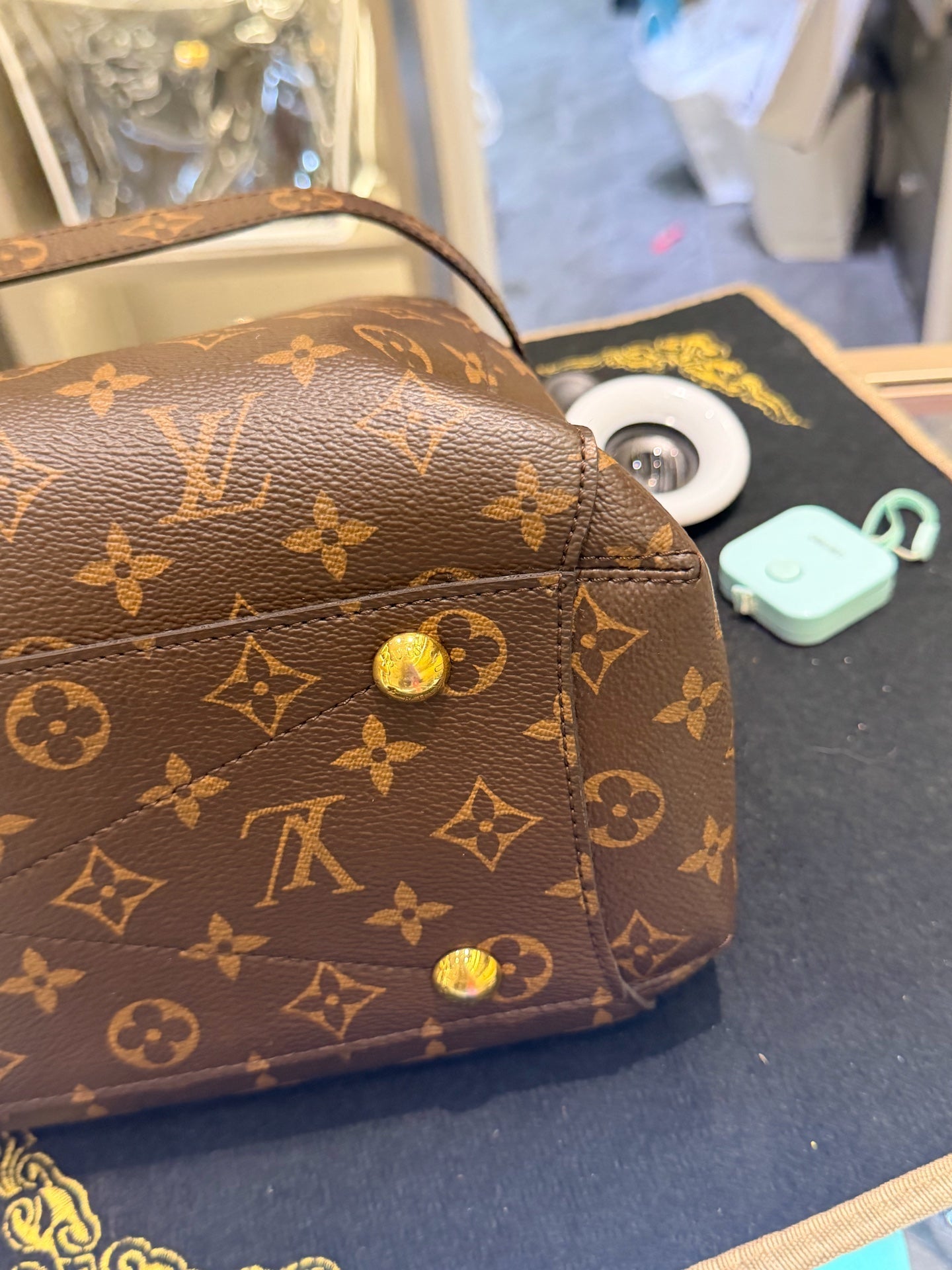 Louis Vuitton - Montaigne - Cloth - Brown - (medium)