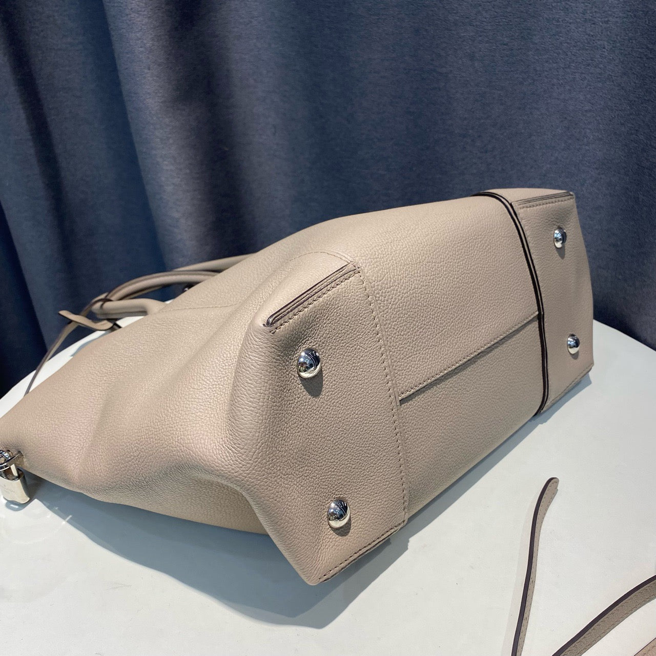 Louis Vuitton - SoftLockit - Grained leather - Grey - (Large)