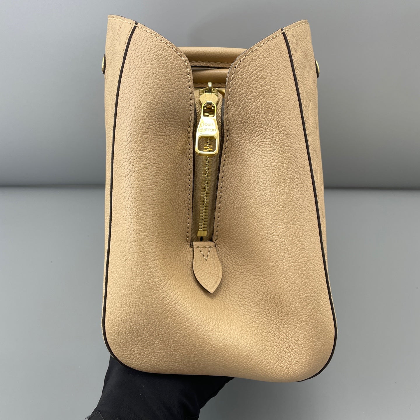 Louis Vuitton - Montaigne - Leather - Beige - (medium)