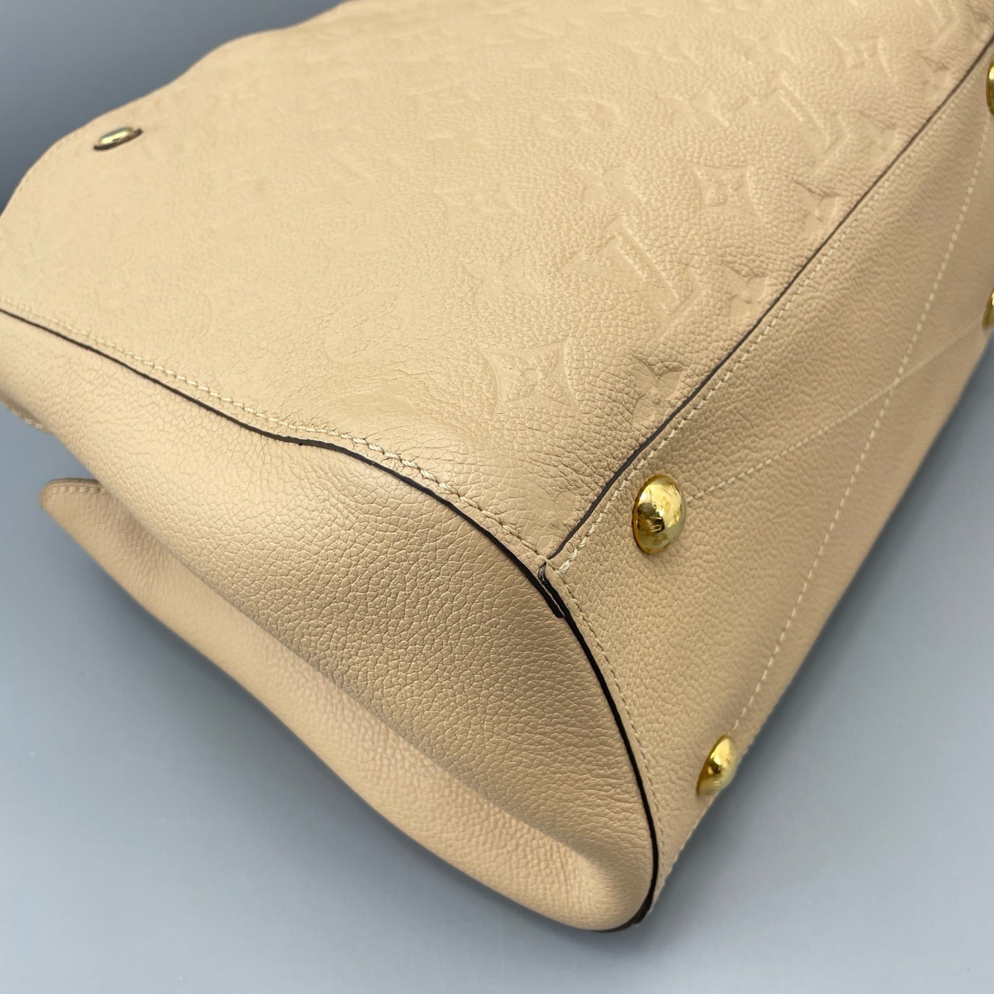 Louis Vuitton - Montaigne - Leather - Beige - (medium)