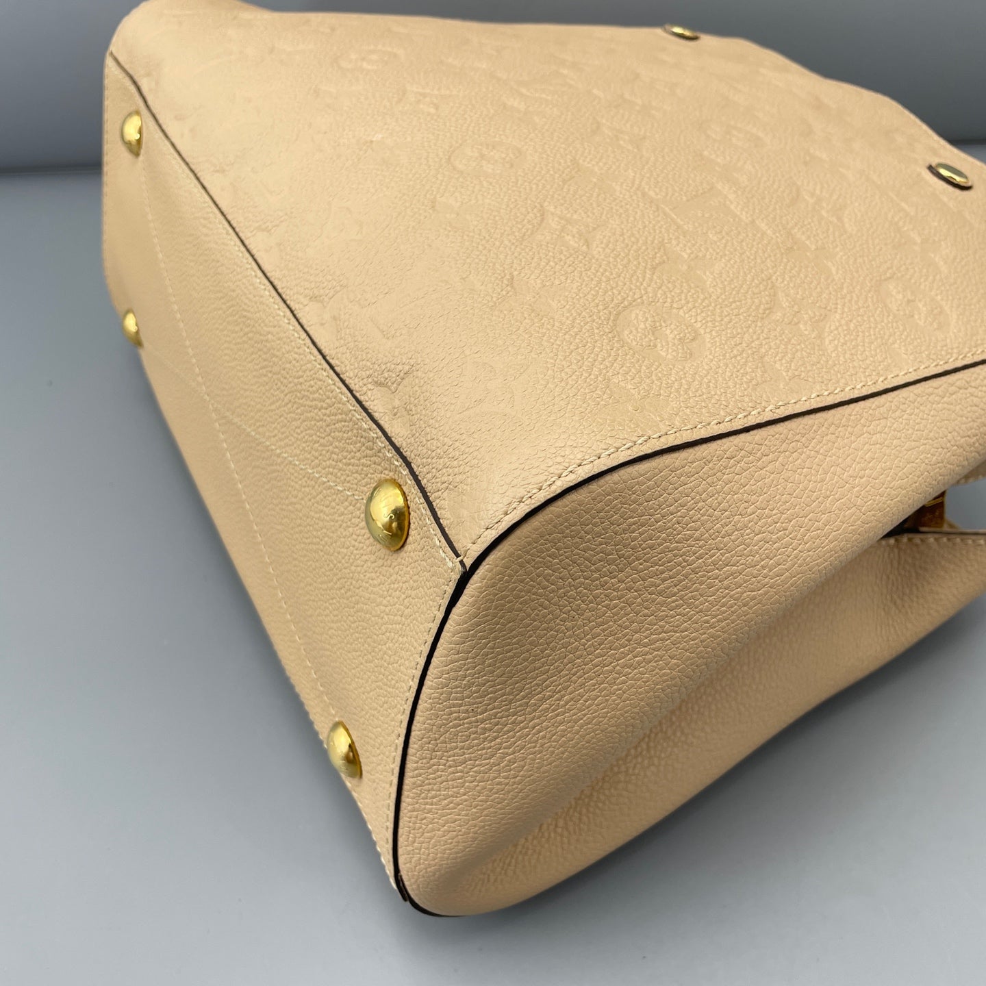 Louis Vuitton - Montaigne - Leather - Beige - (medium)