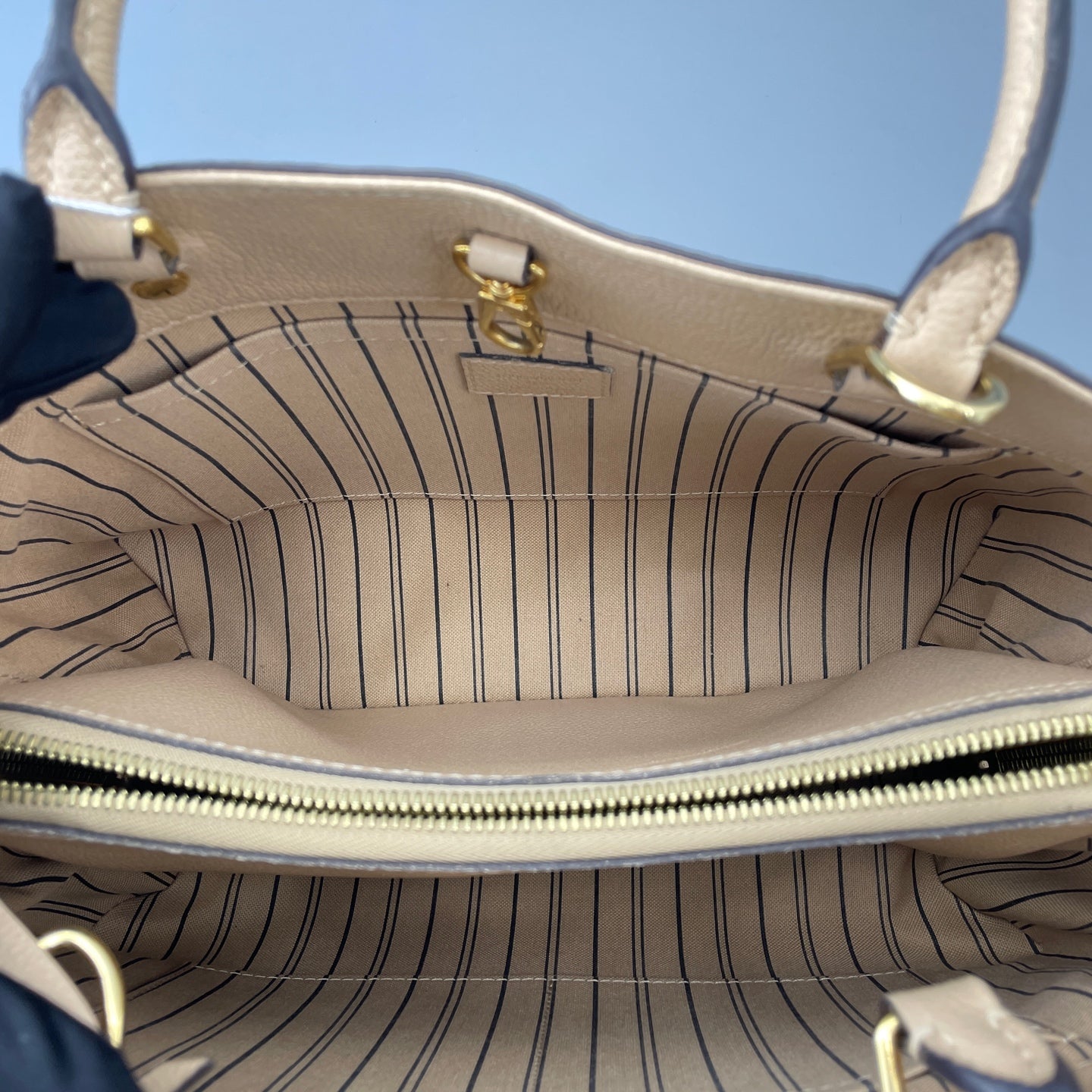 Louis Vuitton - Montaigne - Leather - Beige - (medium)