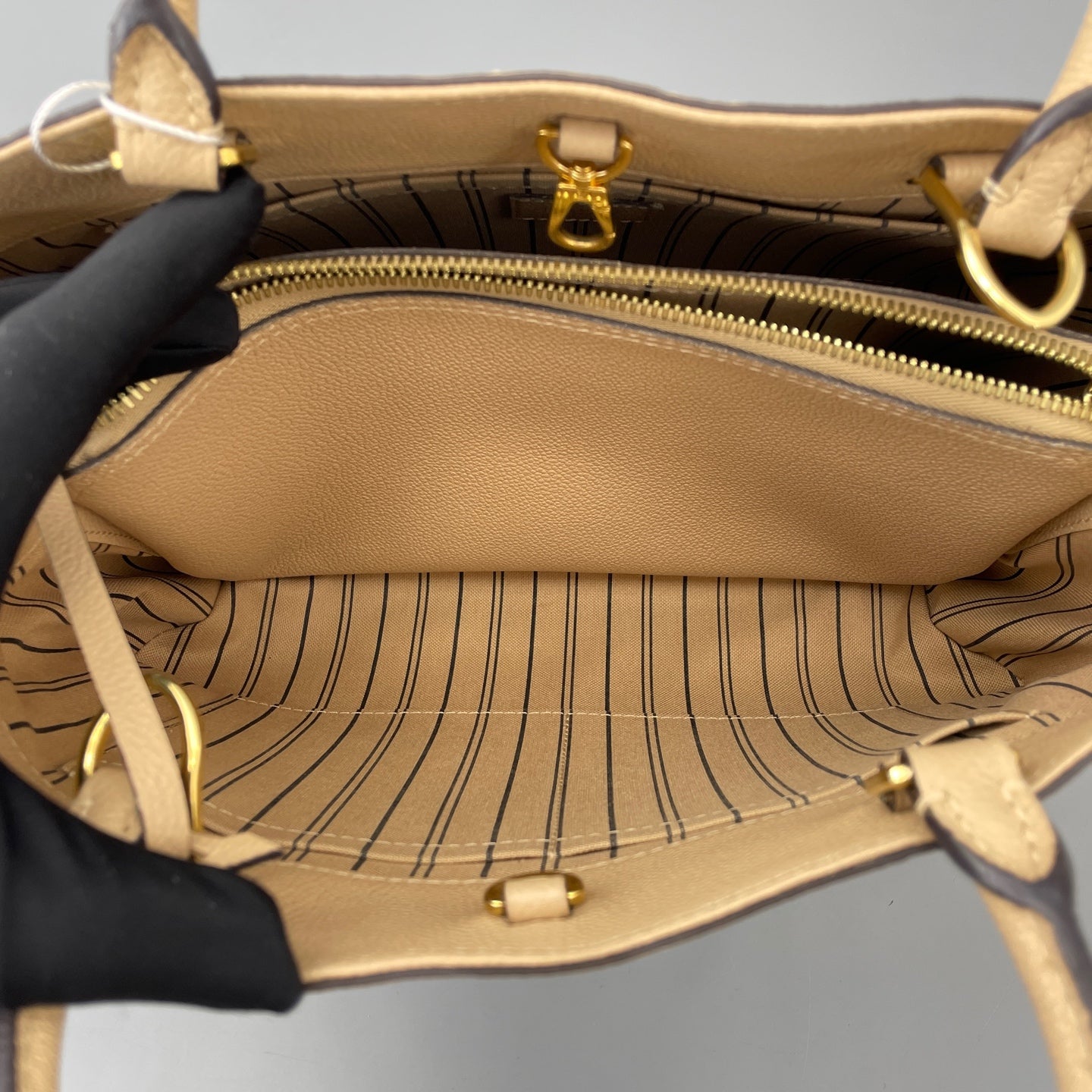 Louis Vuitton - Montaigne - Leather - Beige - (medium)
