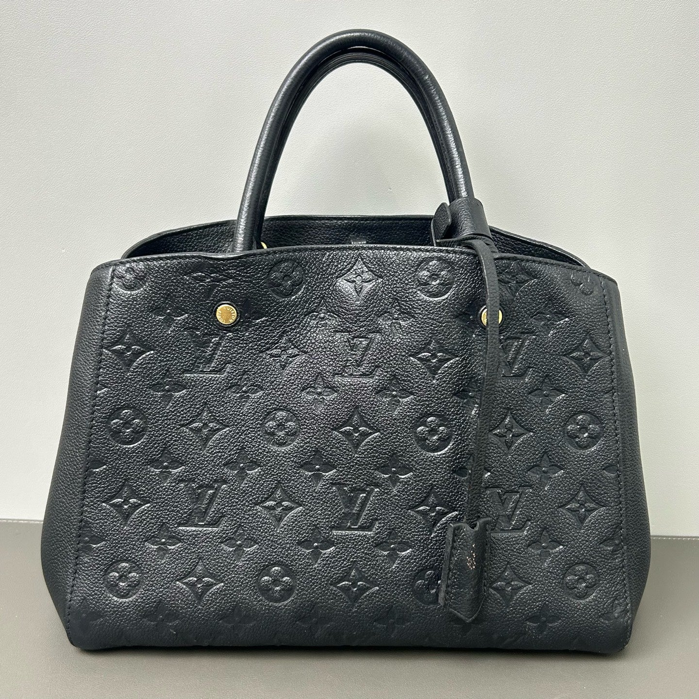 Louis Vuitton - Montaigne - Leather - Black - (medium)
