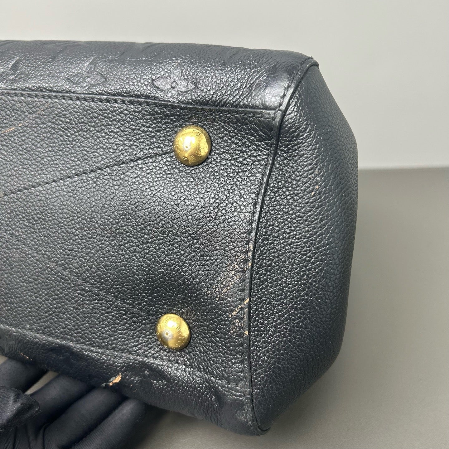 Louis Vuitton - Montaigne - Leather - Black - (medium)
