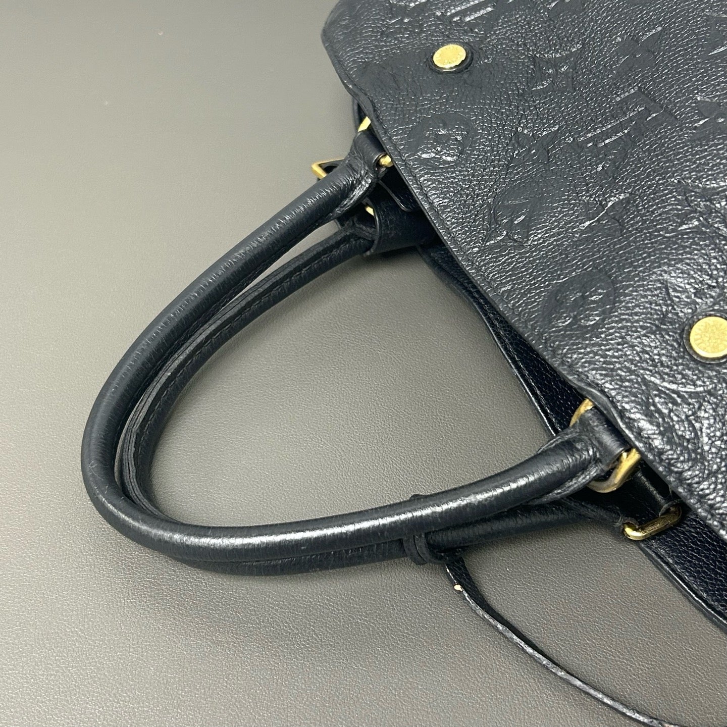 Louis Vuitton - Montaigne - Leather - Black - (medium)