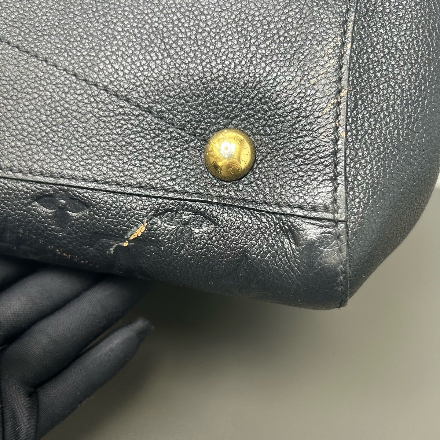 Louis Vuitton - Montaigne - Leather - Black - (medium)