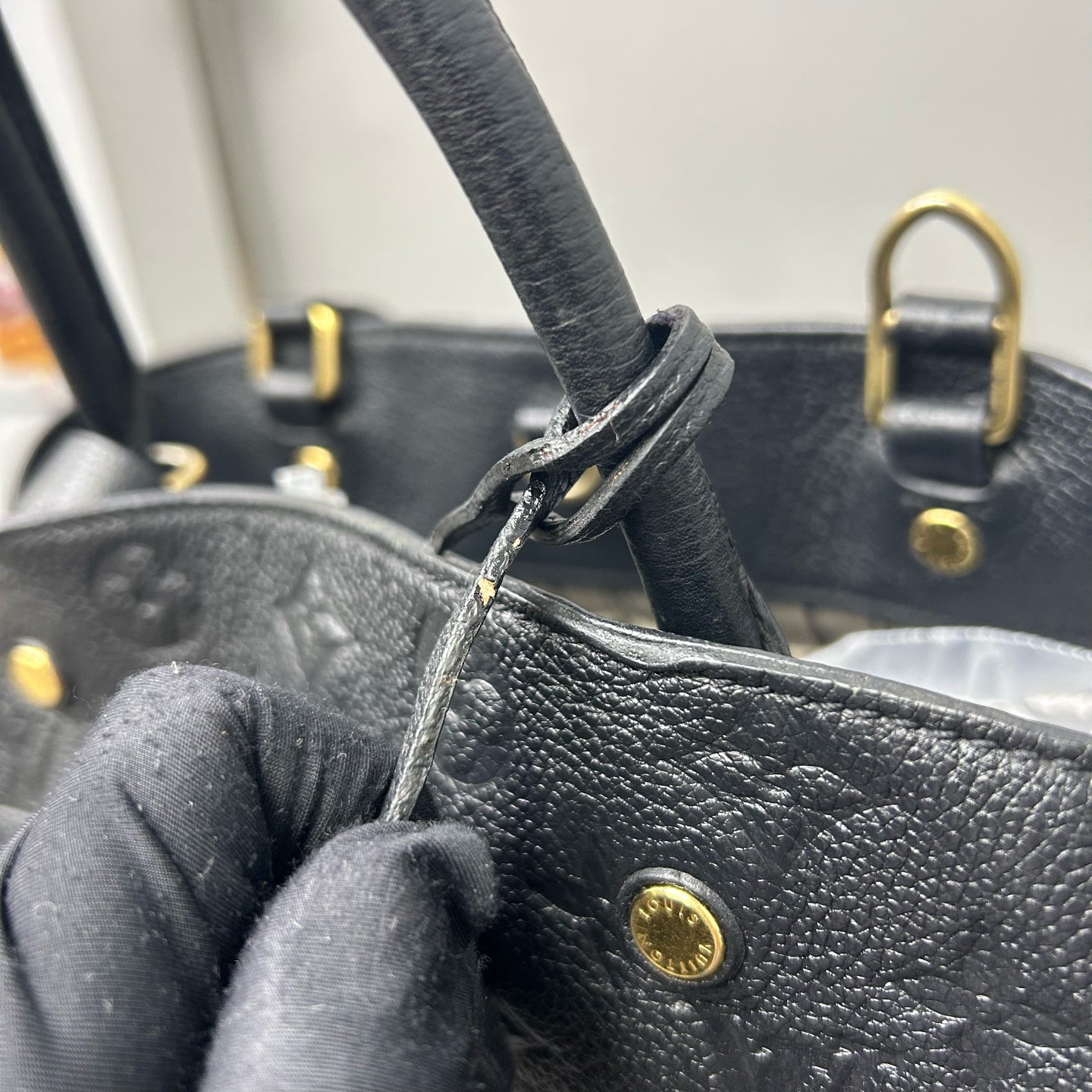 Louis Vuitton - Montaigne - Leather - Black - (medium)