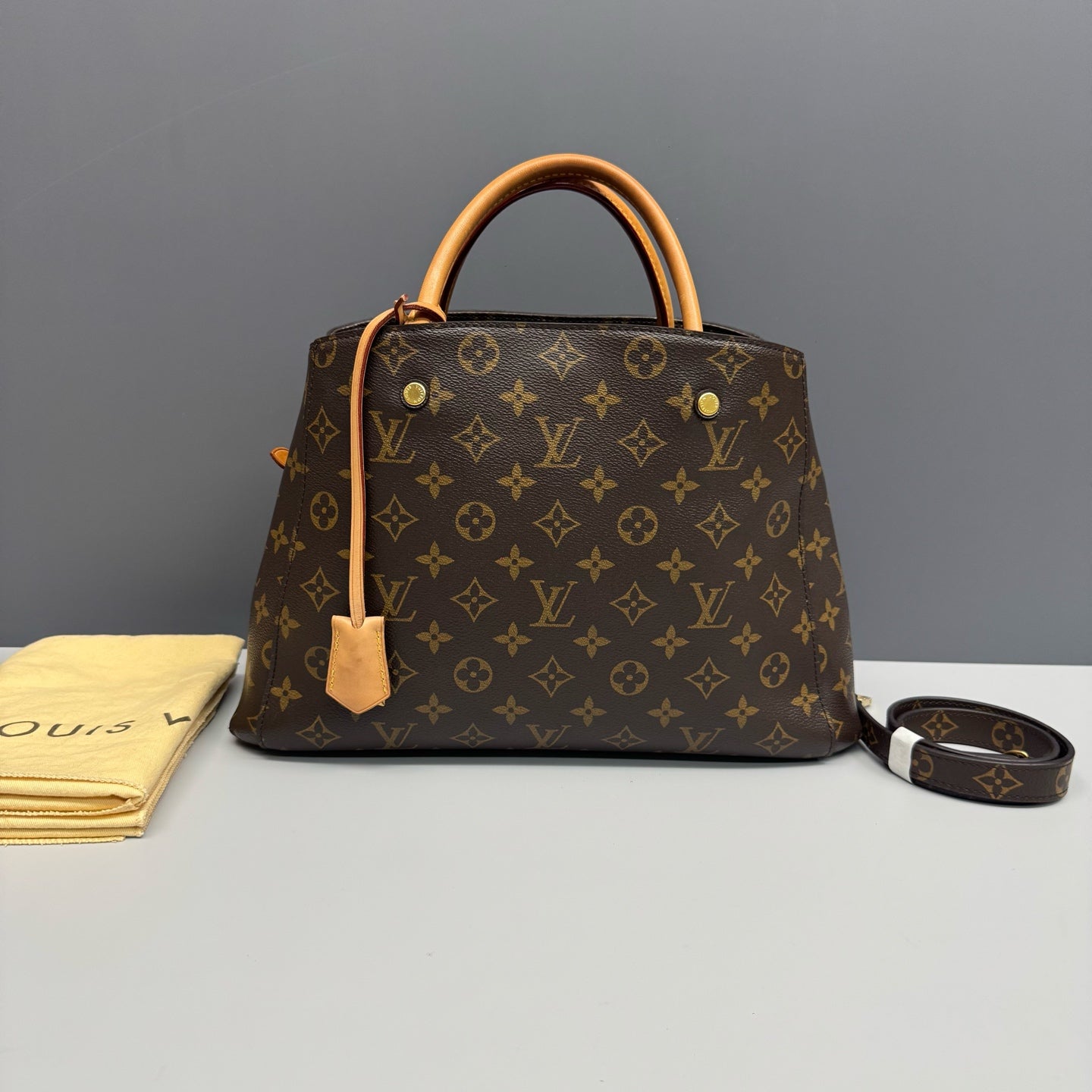 Louis Vuitton - Montaigne - Leather - Brown - (medium)