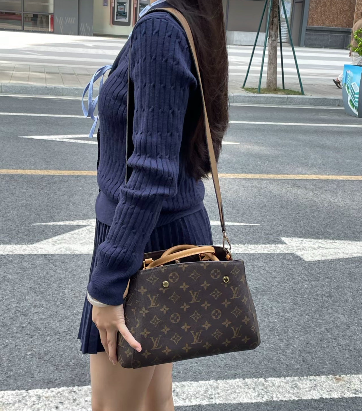 Louis Vuitton - Montaigne - Leather - Brown - (medium)