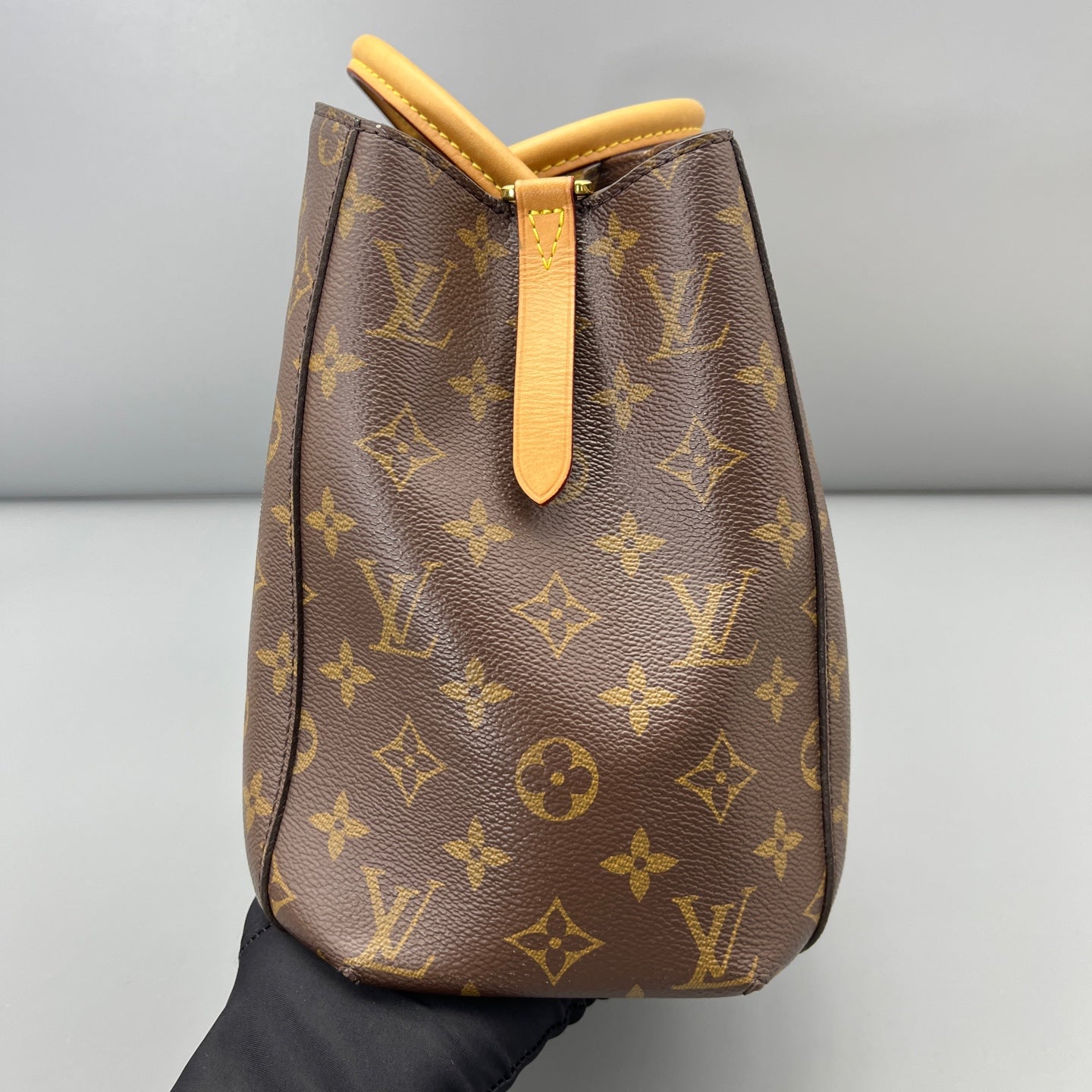 Louis Vuitton - Montaigne - Leather - Brown - (medium)