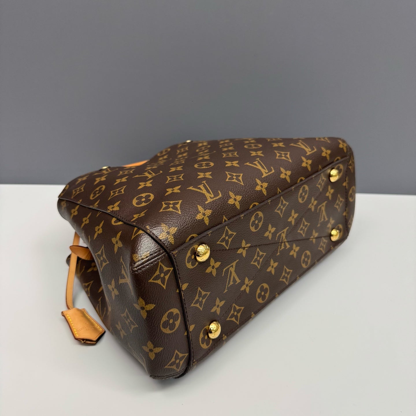 Louis Vuitton - Montaigne - Leather - Brown - (medium)