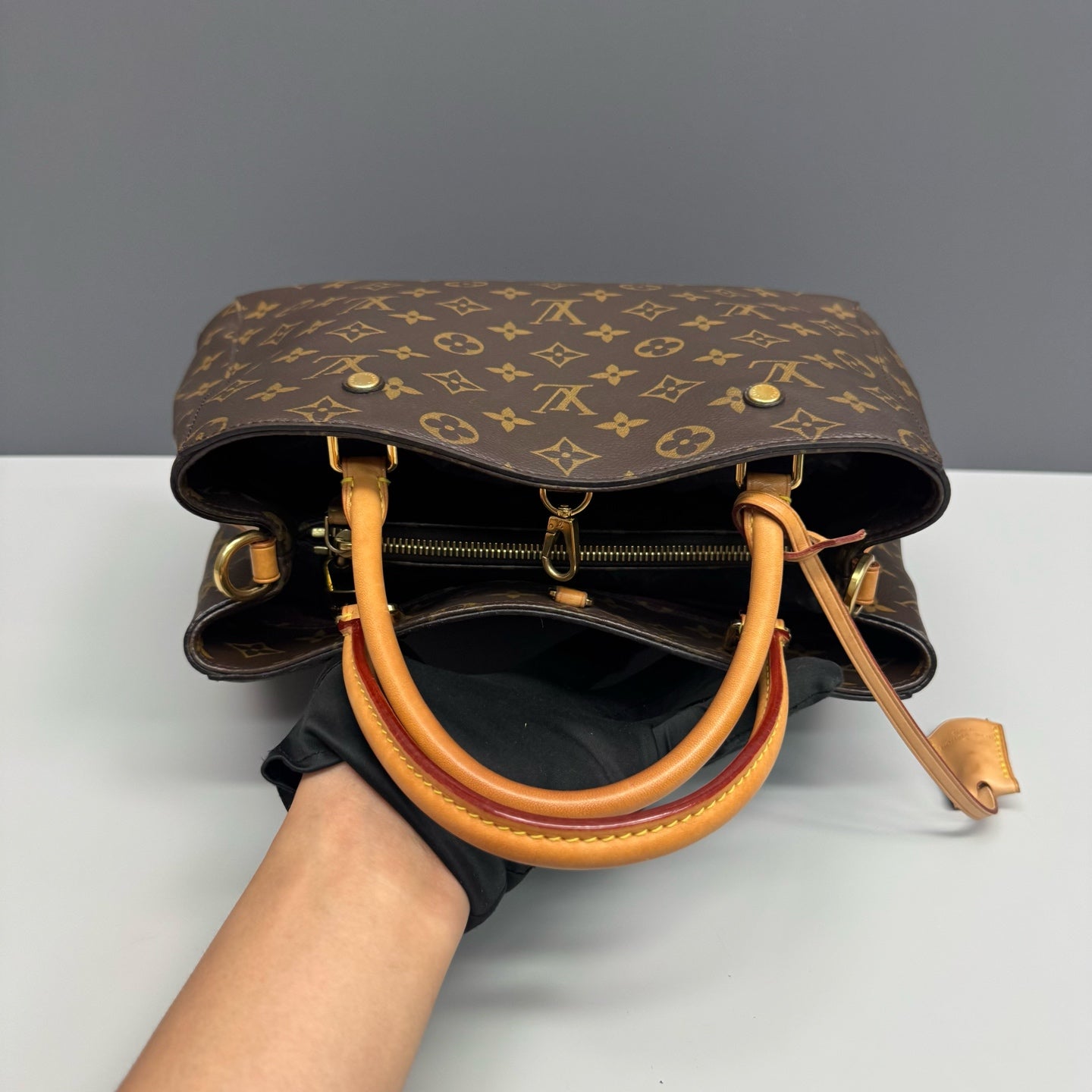 Louis Vuitton - Montaigne - Leather - Brown - (medium)
