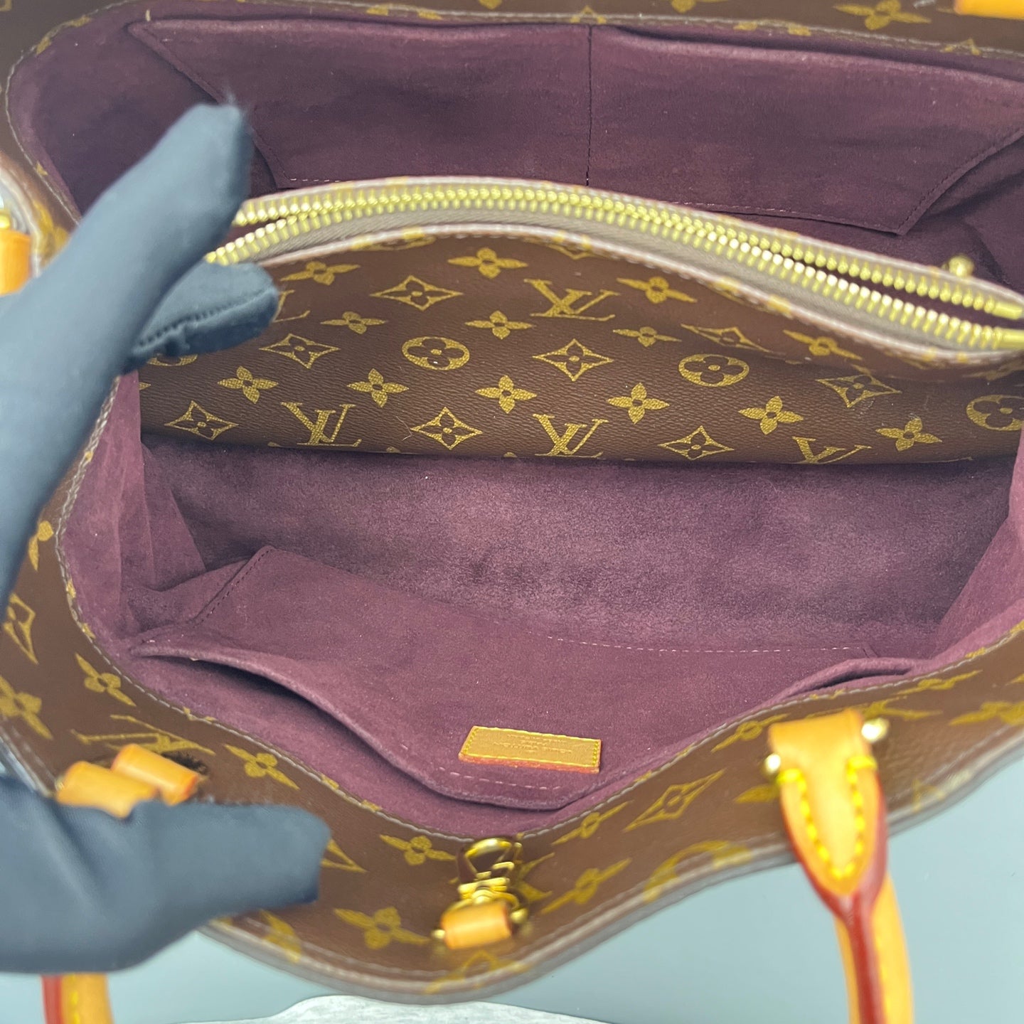 Louis Vuitton - Montaigne - Leather - Brown - (medium)
