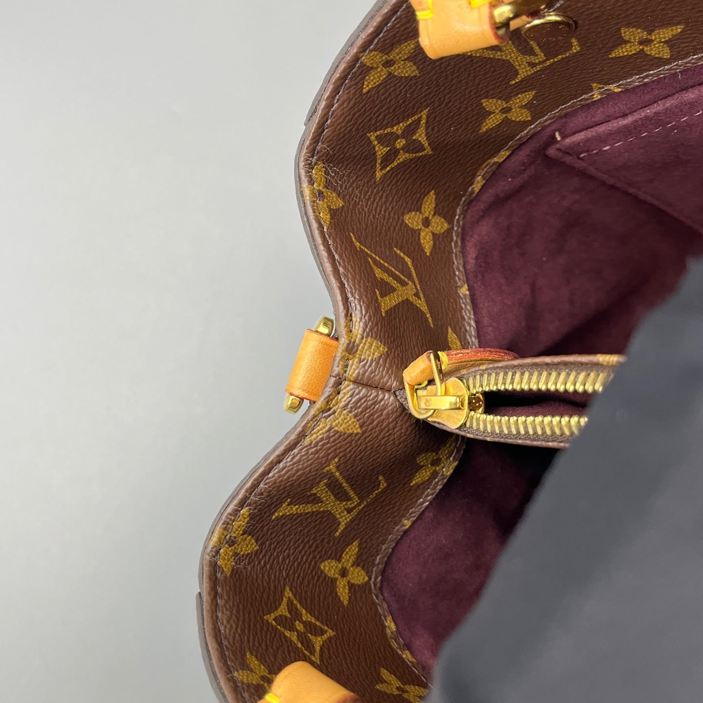 Louis Vuitton - Montaigne - Leather - Brown - (medium)