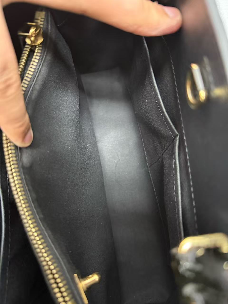 Louis Vuitton - Montaigne - Patent leather - Black - (medium)