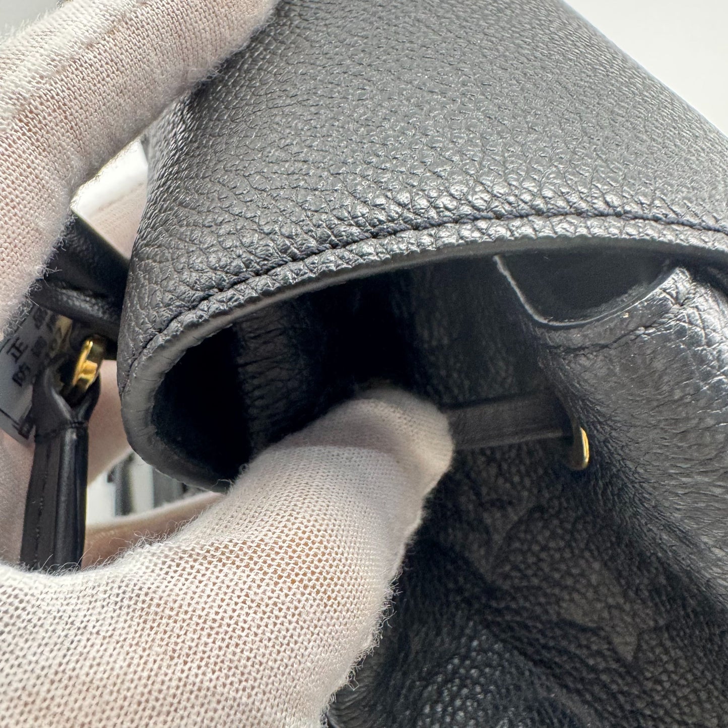 Louis Vuitton - Montsouris - Leather - Black - (medium)