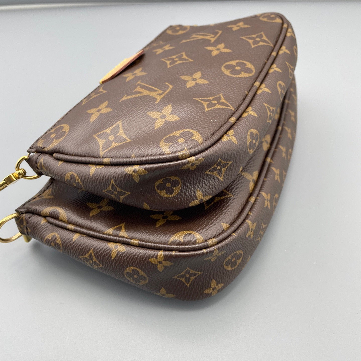 Louis Vuitton - Multi Pochette Accessoires - Coated canvas with natural cowhide leather trim - Brown with Green Strap and Gold-Tone Hardware - (small)