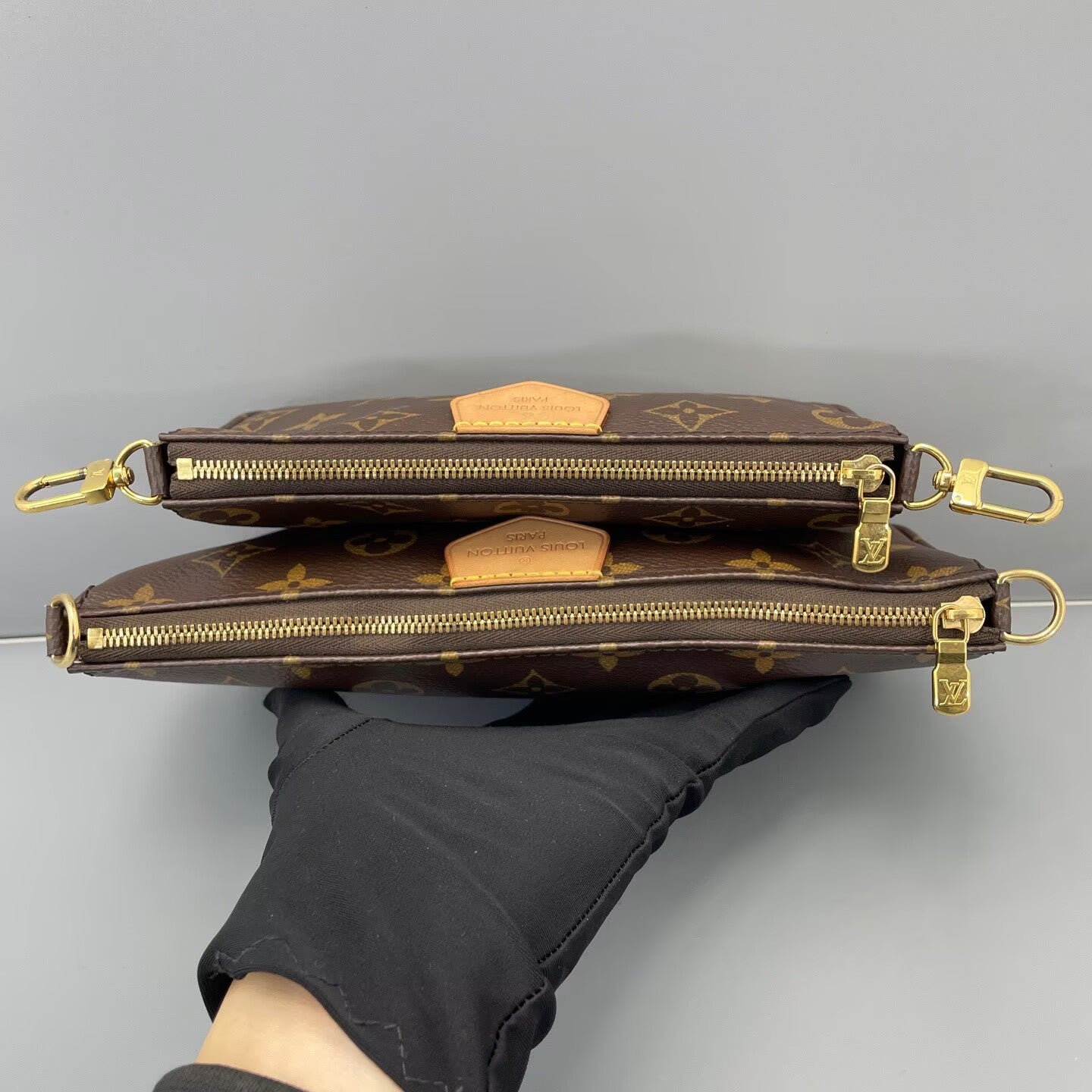 Louis Vuitton - Multi Pochette Accessoires - Coated canvas with natural cowhide leather trim - Brown with Green Strap and Gold-Tone Hardware - (small)
