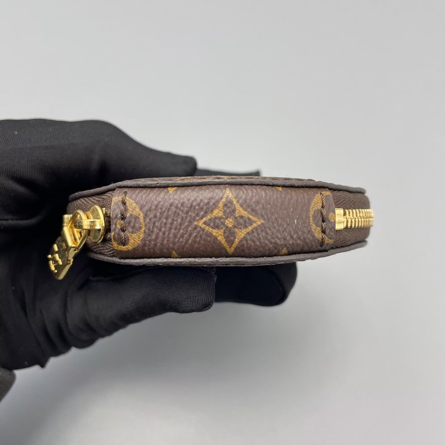 Louis Vuitton - Multi Pochette Accessoires - Coated canvas with natural cowhide leather trim - Brown with Green Strap and Gold-Tone Hardware - (small)