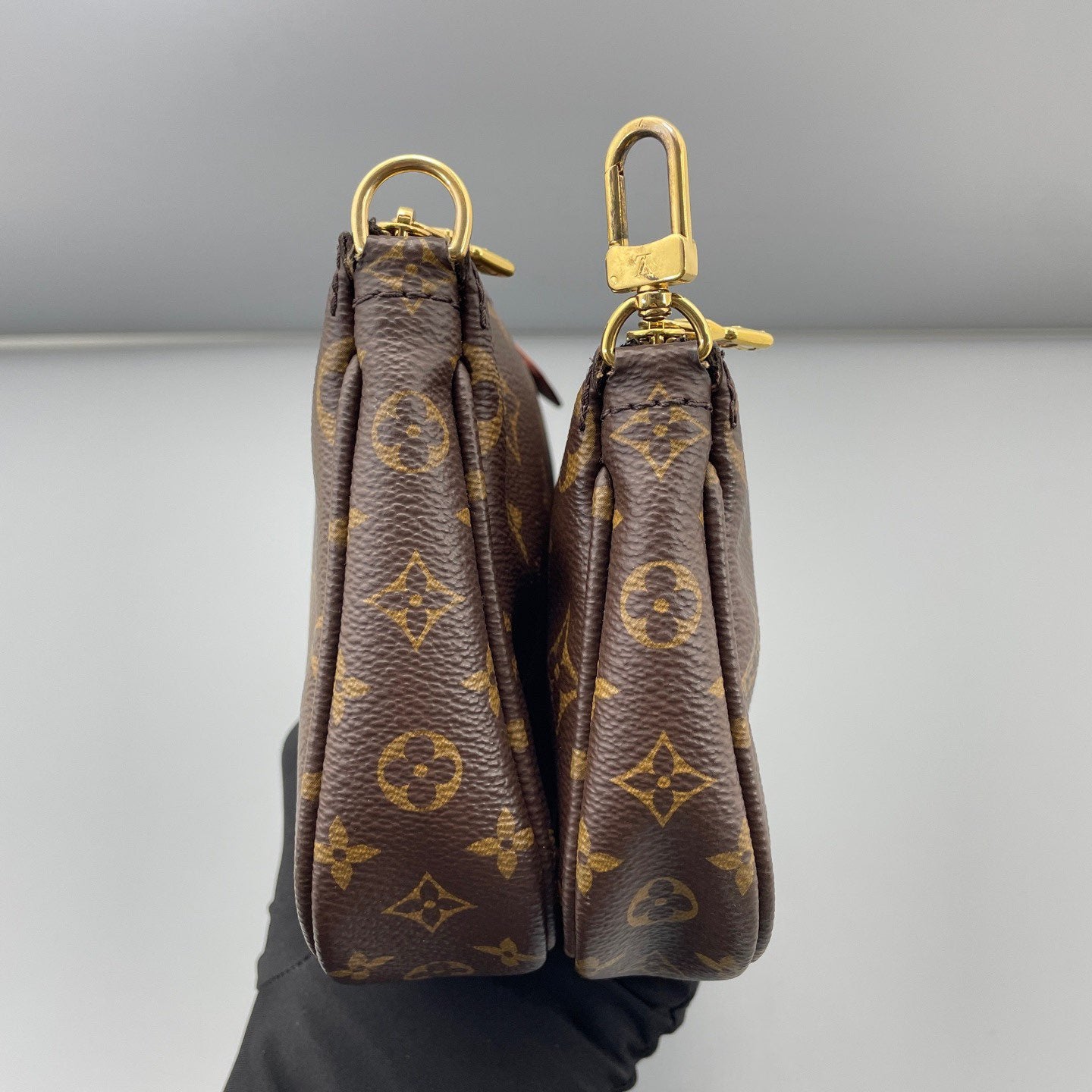 Louis Vuitton - Multi Pochette Accessoires - Coated canvas with natural cowhide leather trim - Brown with Green Strap and Gold-Tone Hardware - (small)