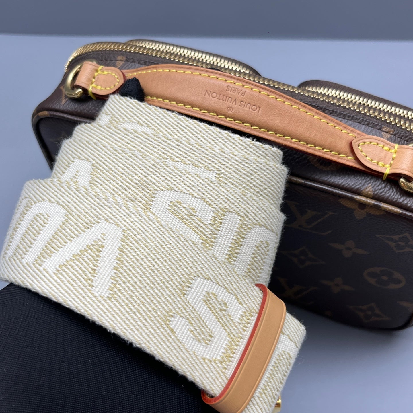 Louis Vuitton - Multi Pochette Accessoires - Monogram coated canvas with natural vachetta leather trim and textile strap - Brown - (small)