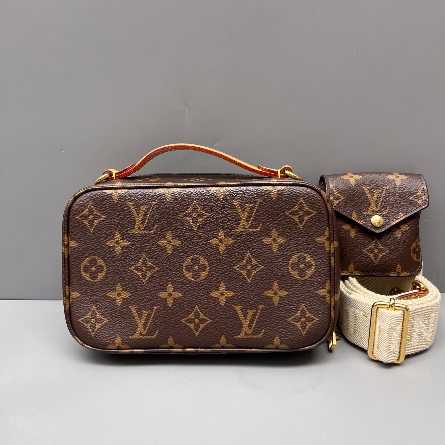 Louis Vuitton - Multi Pochette Accessoires - Monogram coated canvas with natural vachetta leather trim and textile strap - Brown - (small)