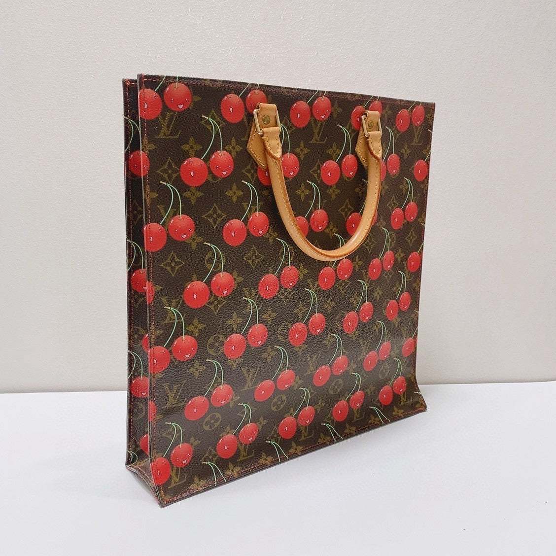 Louis Vuitton - Murakami Monogram Cherry Music Score Tote Bag - Coated Monogram Canvas with Vachetta Leather - Multicolour - (Large)