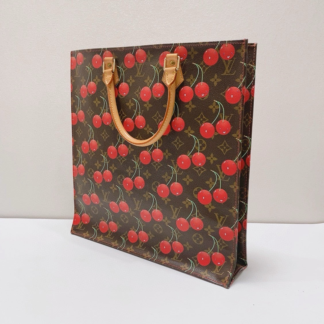 Louis Vuitton - Murakami Monogram Cherry Music Score Tote Bag - Coated Monogram Canvas with Vachetta Leather - Multicolour - (Large)