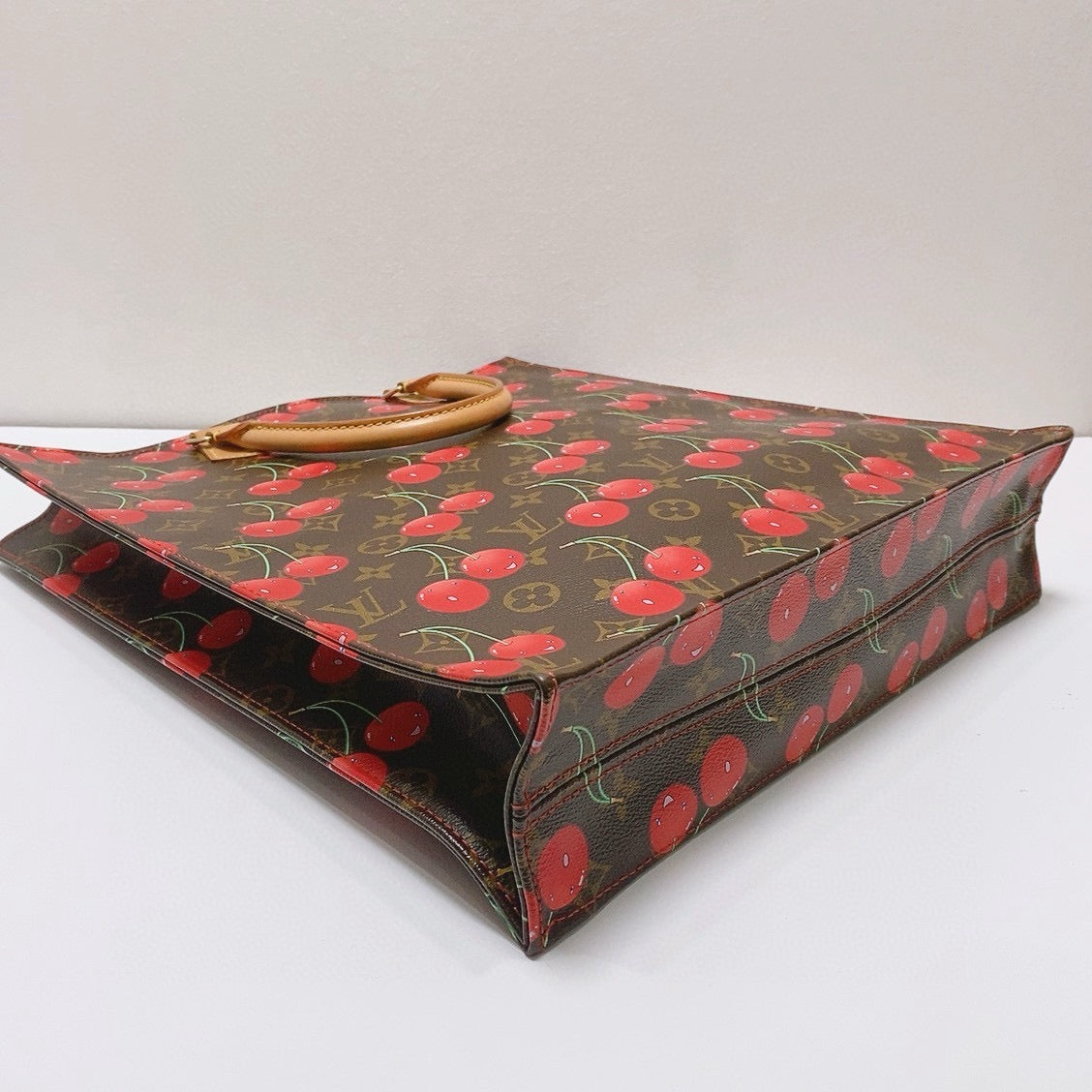 Louis Vuitton - Murakami Monogram Cherry Music Score Tote Bag - Coated Monogram Canvas with Vachetta Leather - Multicolour - (Large)