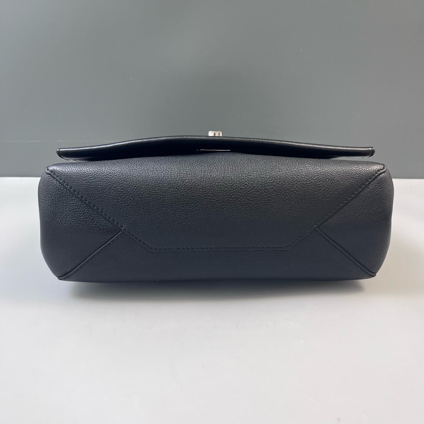 Louis Vuitton Mylockme Grained Leather Black - view 6