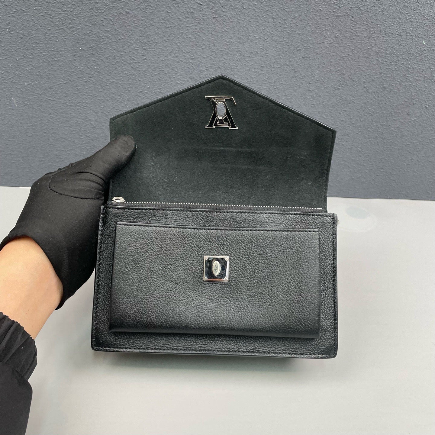 Louis Vuitton - MyLockme Chain Bag - Grained leather - Black - (mini)