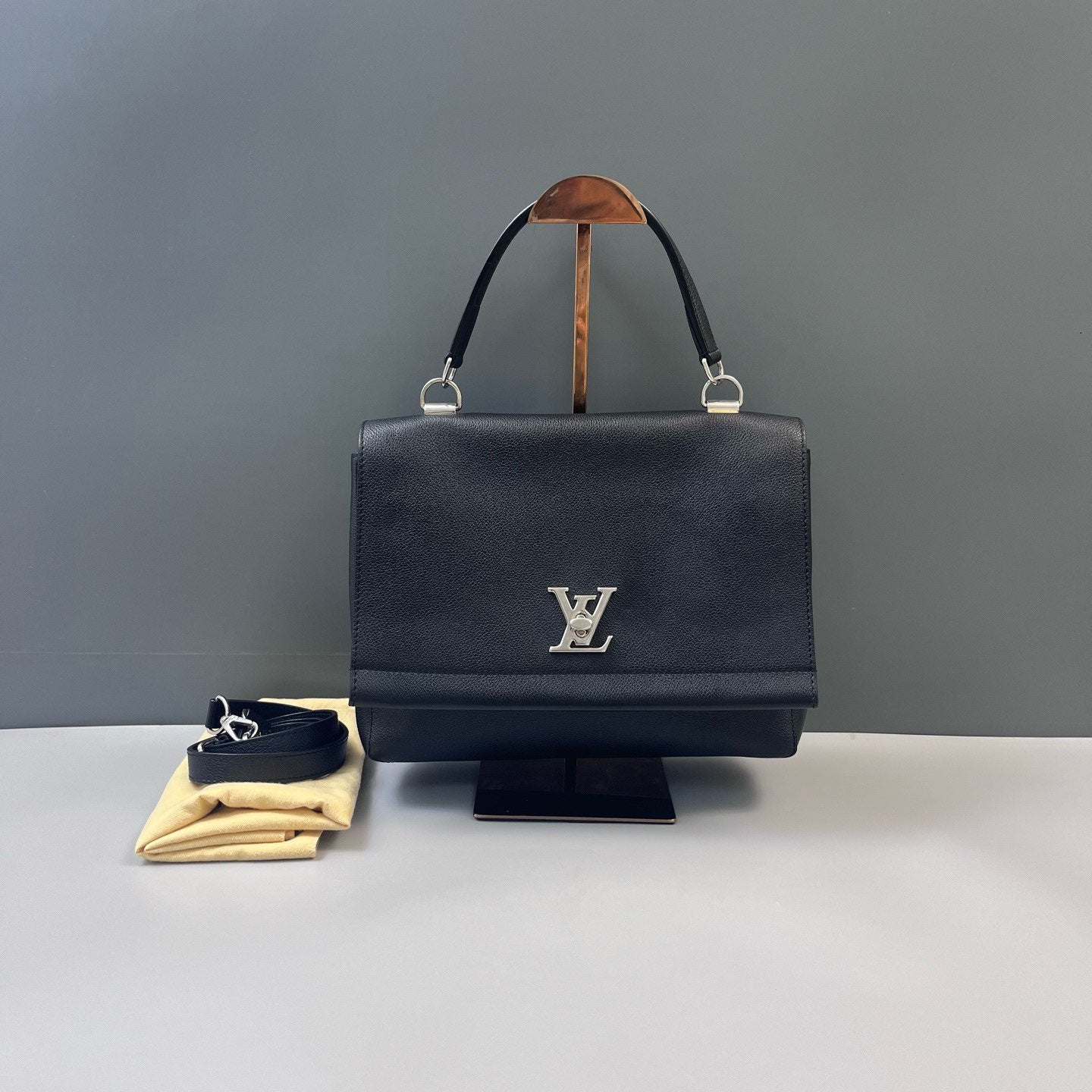 Louis Vuitton - Mylockme - Grained calfskin leather - Black - (medium)