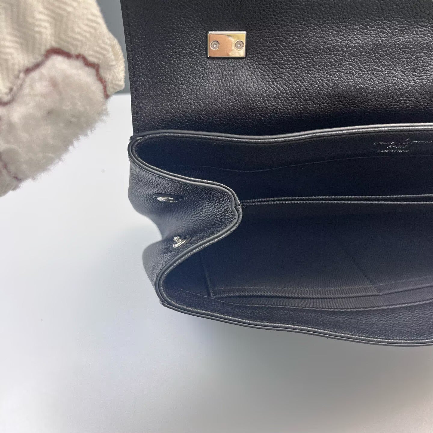 Louis Vuitton - Mylockme - Grained calfskin leather - Black - (medium)