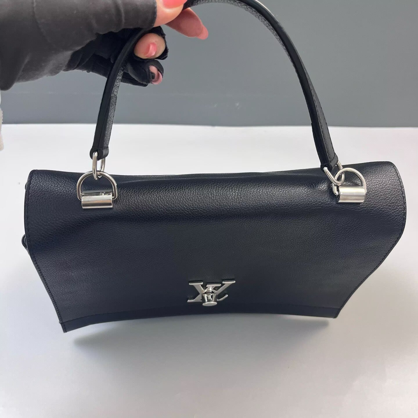 Louis Vuitton - Mylockme - Grained calfskin leather - Black - (medium)