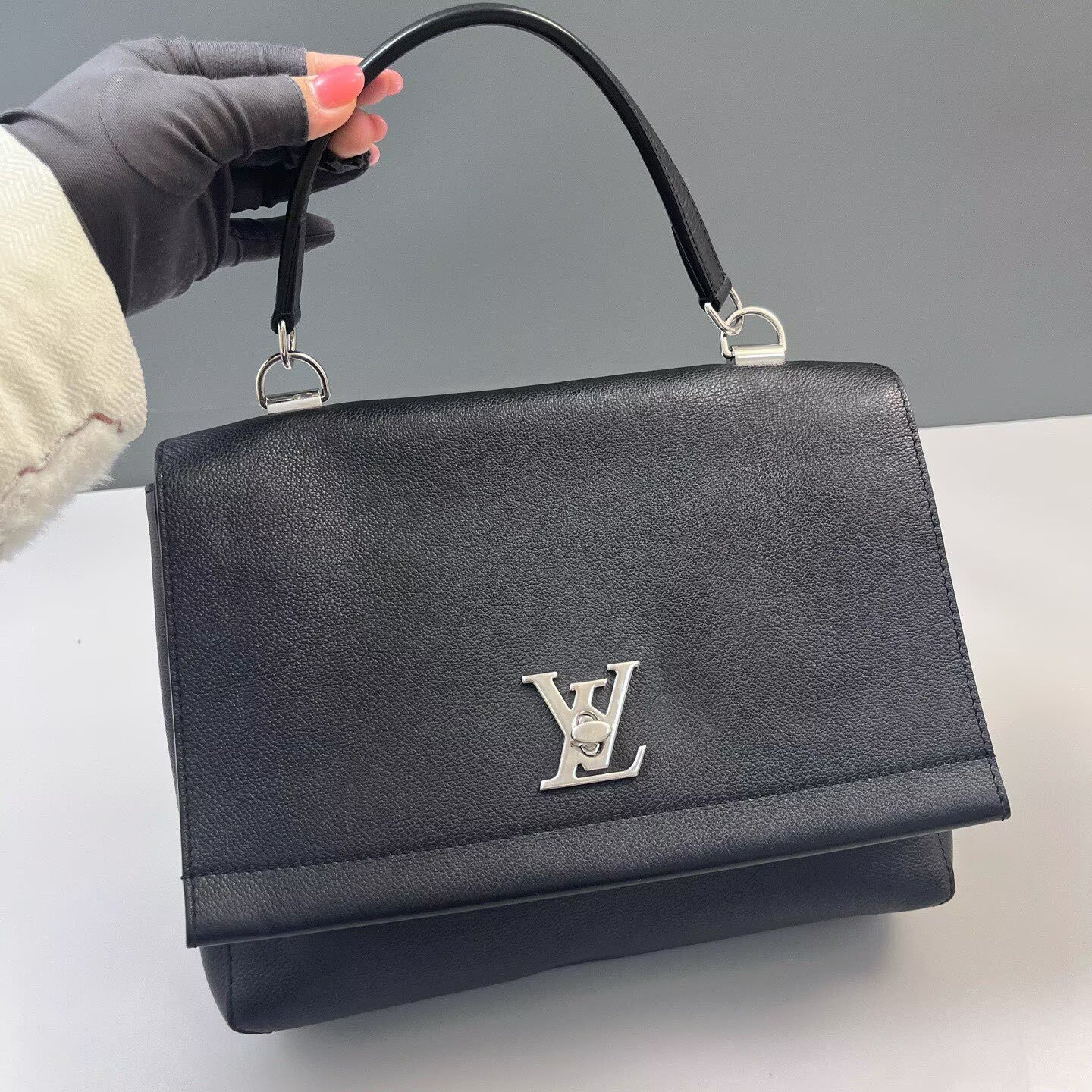 Louis Vuitton - Mylockme - Grained calfskin leather - Black - (medium)