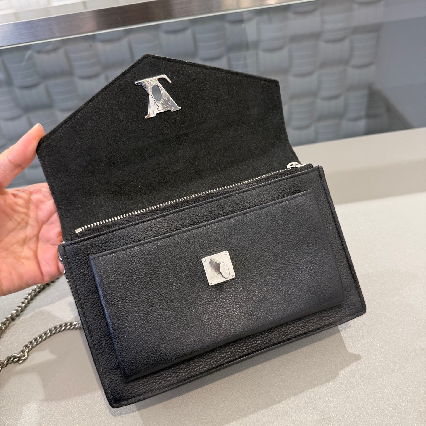 Louis Vuitton - Mylockme WOC - Cowhide leather - Black - (Small)