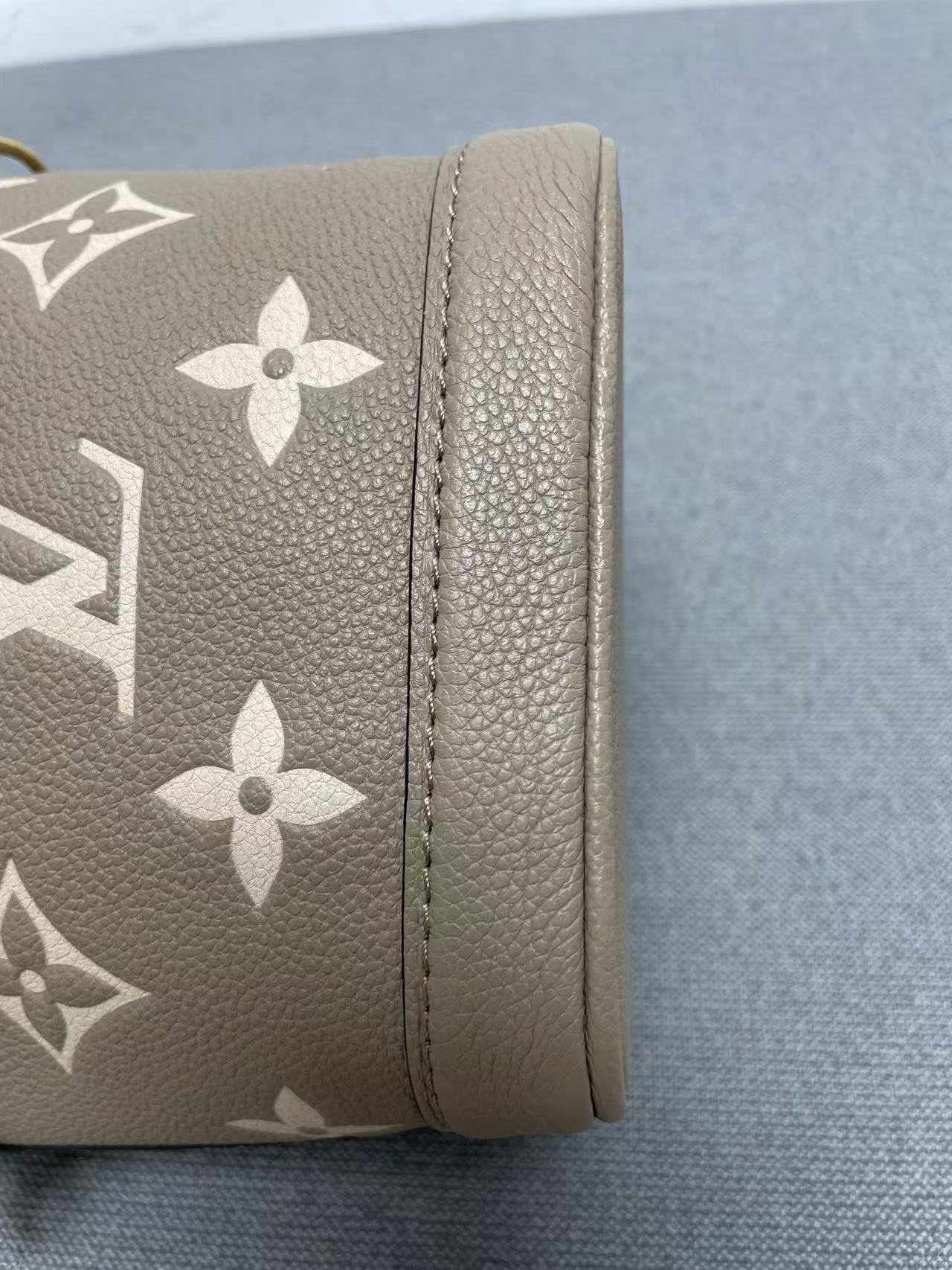 Louis Vuitton - Nano Noé - Grained leather - Grey - (mini)