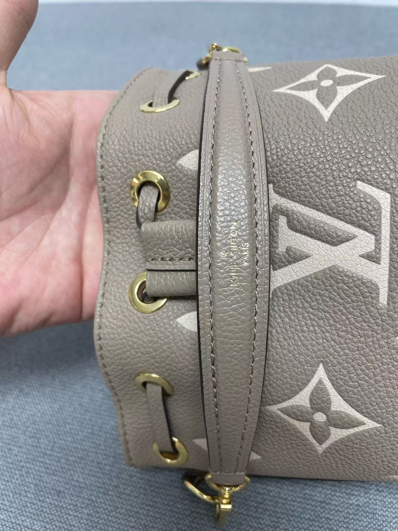 Louis Vuitton - Nano Noé - Grained leather - Grey - (mini)