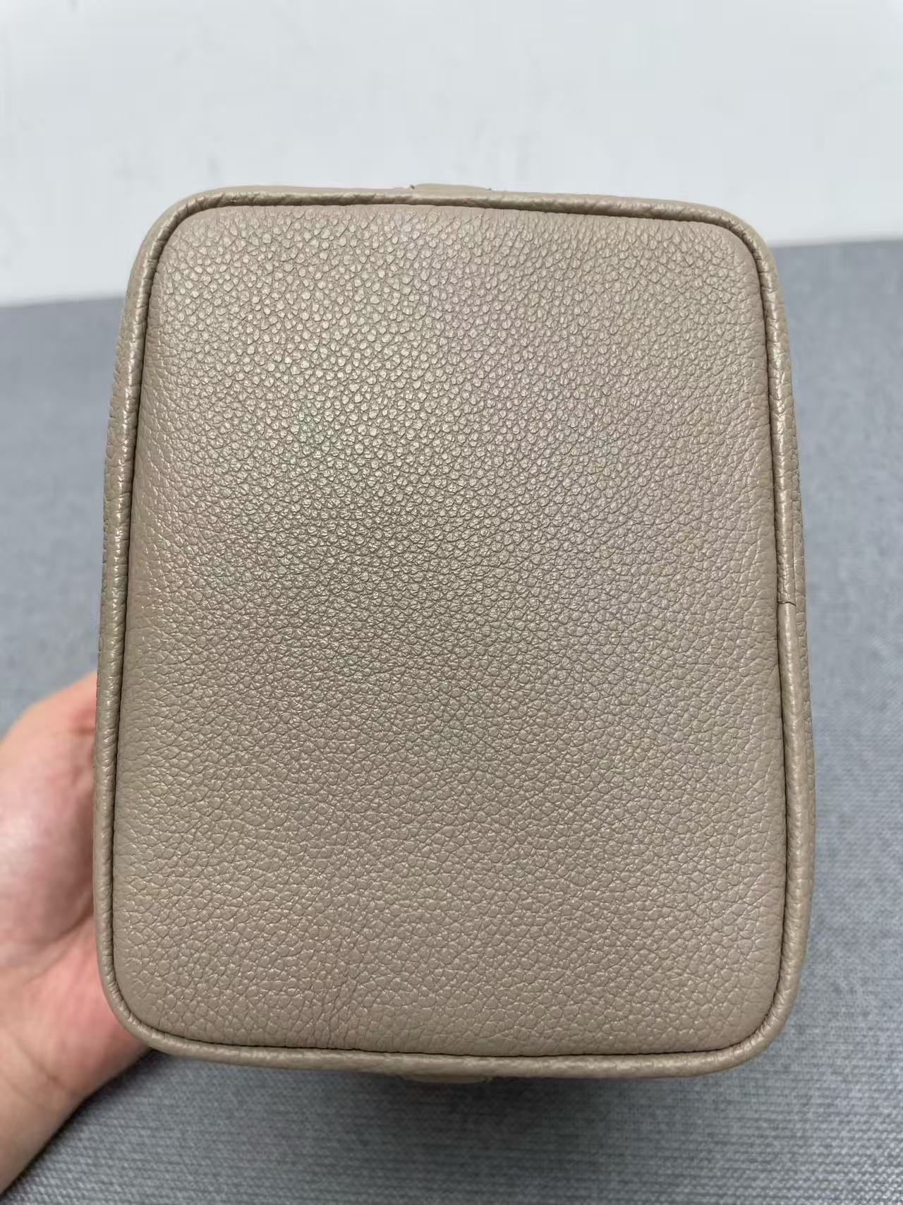 Louis Vuitton - Nano Noé - Grained leather - Grey - (mini)