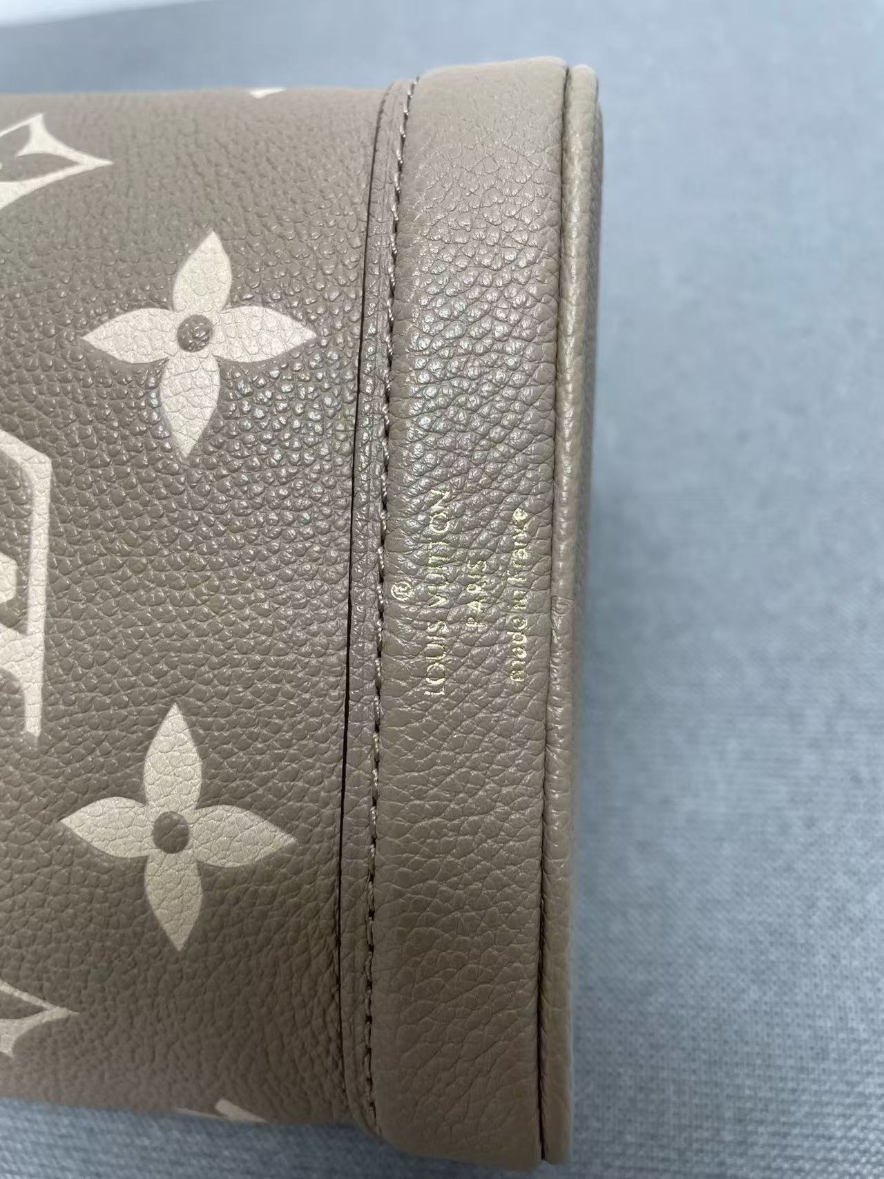 Louis Vuitton - Nano Noé - Grained leather - Grey - (mini)