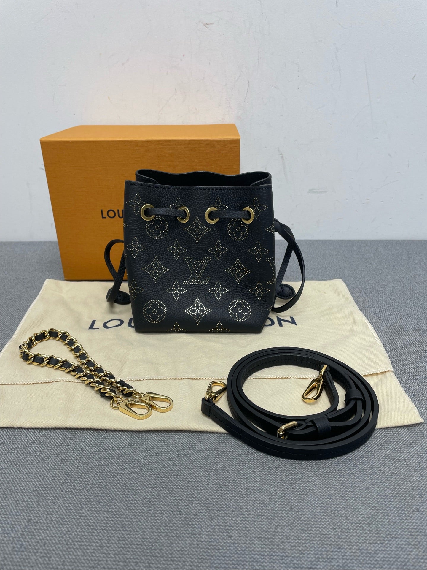 Louis Vuitton - Nano Noé - Leather - Black - (mini)
