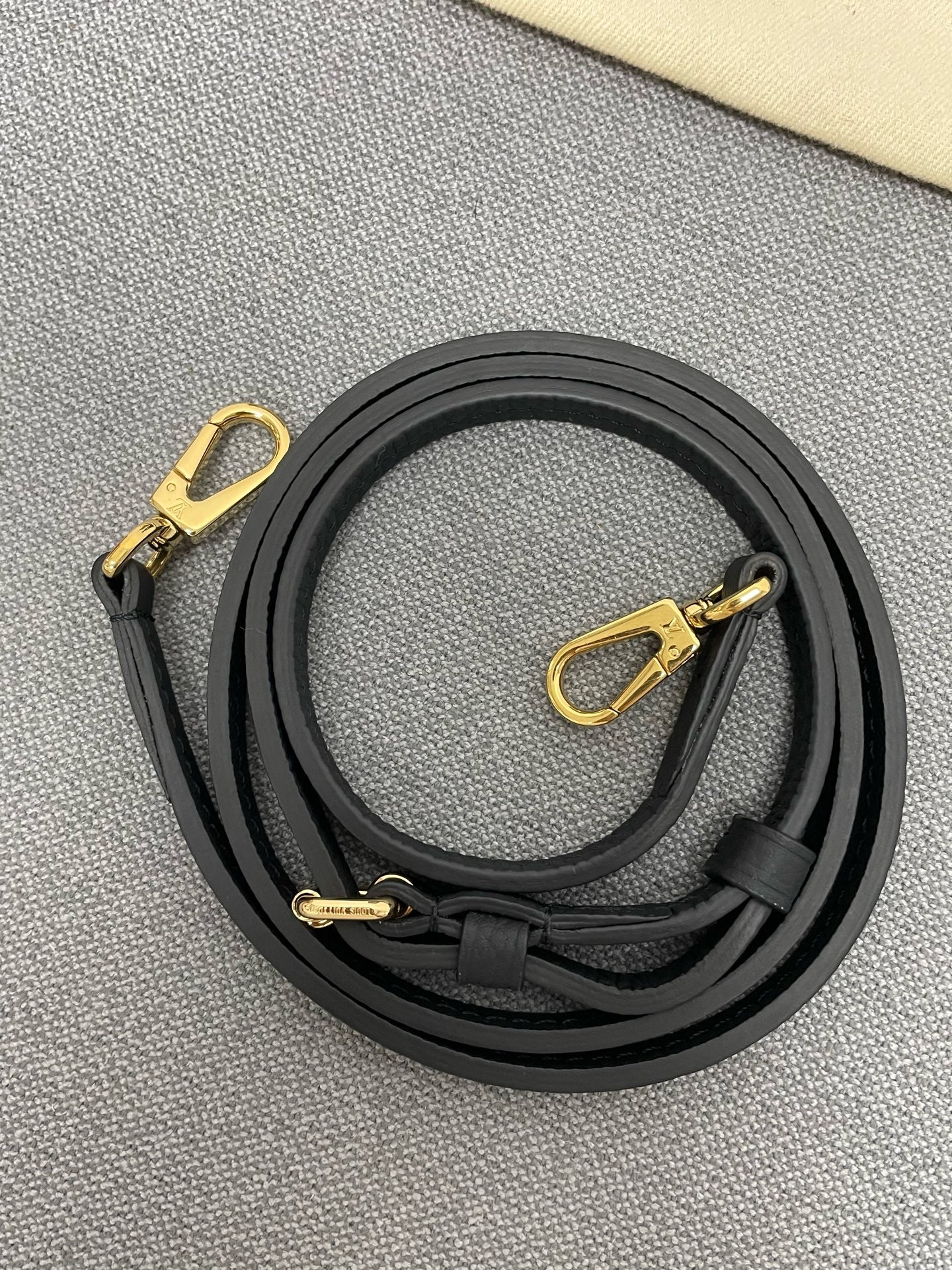 Louis Vuitton - Nano Noé - Leather - Black - (mini)