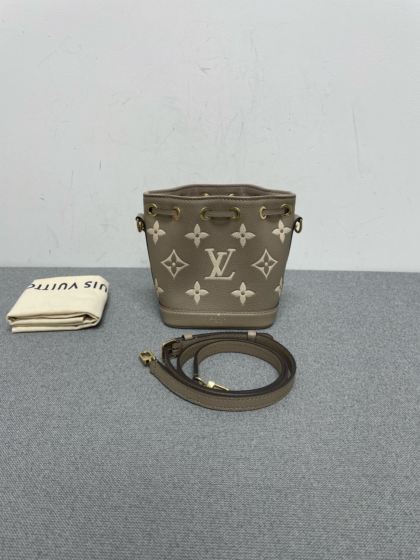 Louis Vuitton - Nano Noé - Leather - Grey - (mini)