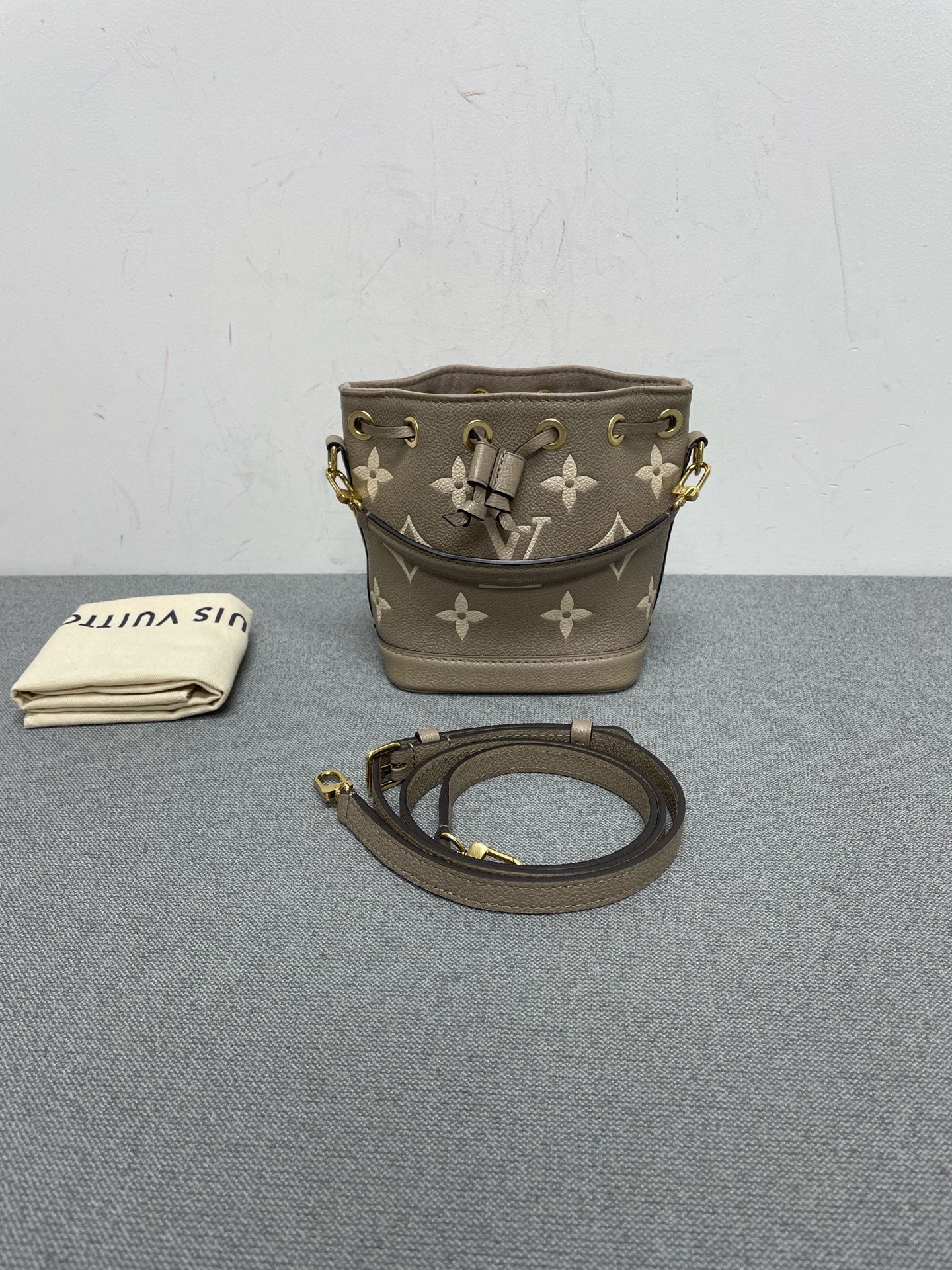 Louis Vuitton - Nano Noé - Leather - Grey - (mini)